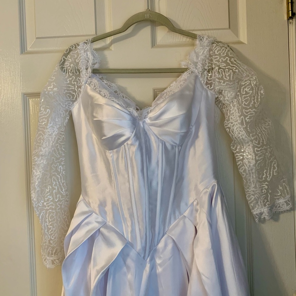 Elegant White Lace Sleeve Gown